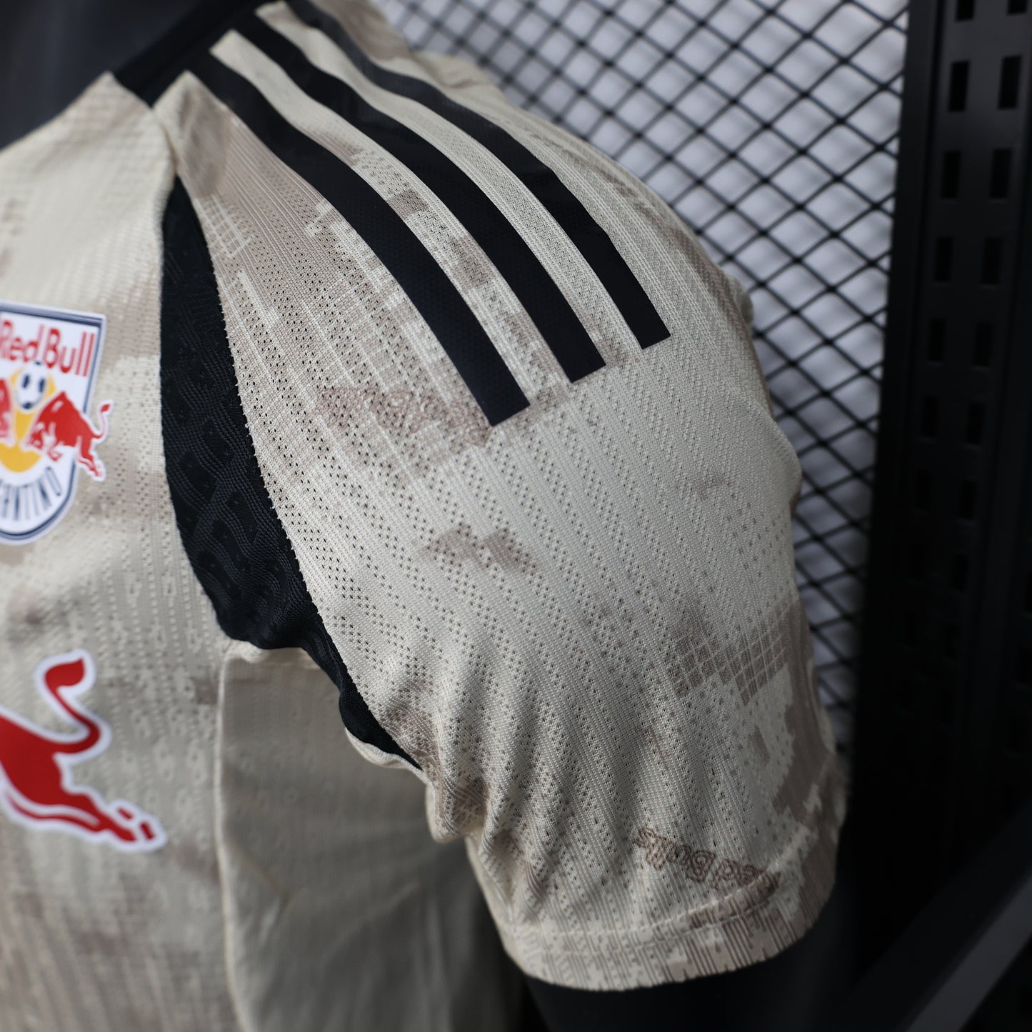 ⚪️ Φανέλα RB Leipzig Away Urban Charge Editio