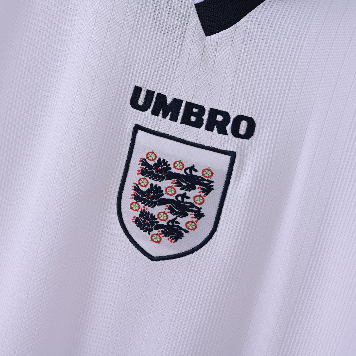 🟥⬜Φανέλα Retro Αγγλίας – Umbro Edition (90s Inspired)