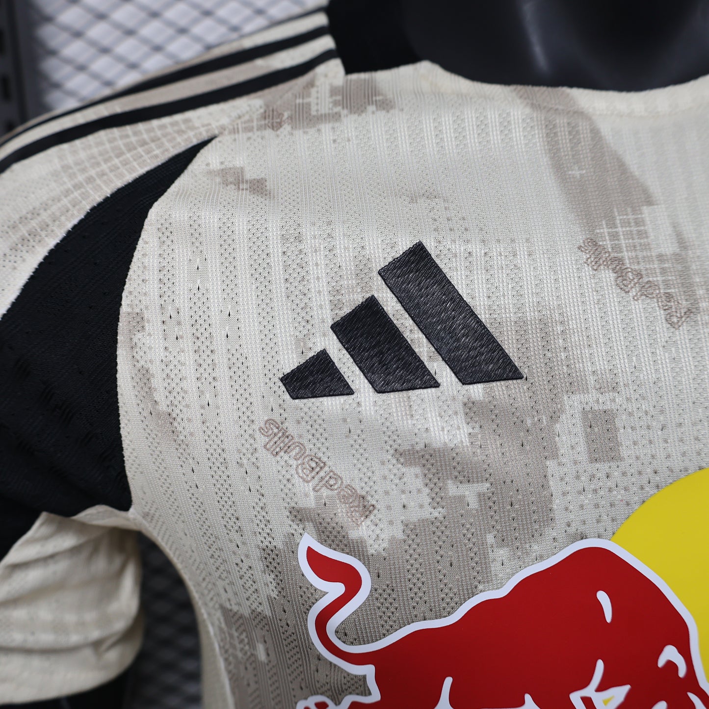 ⚪️ Φανέλα RB Leipzig Away Urban Charge Editio