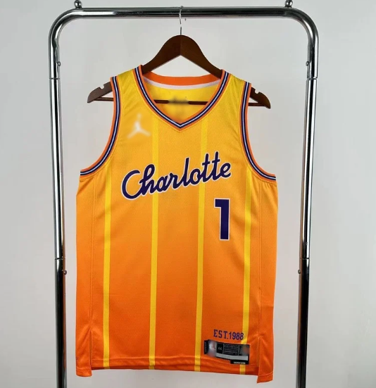 Σάρλοτ Χόρνετς 1 Custom